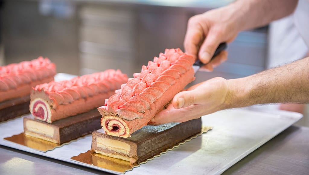 finition d'une pâtisserie