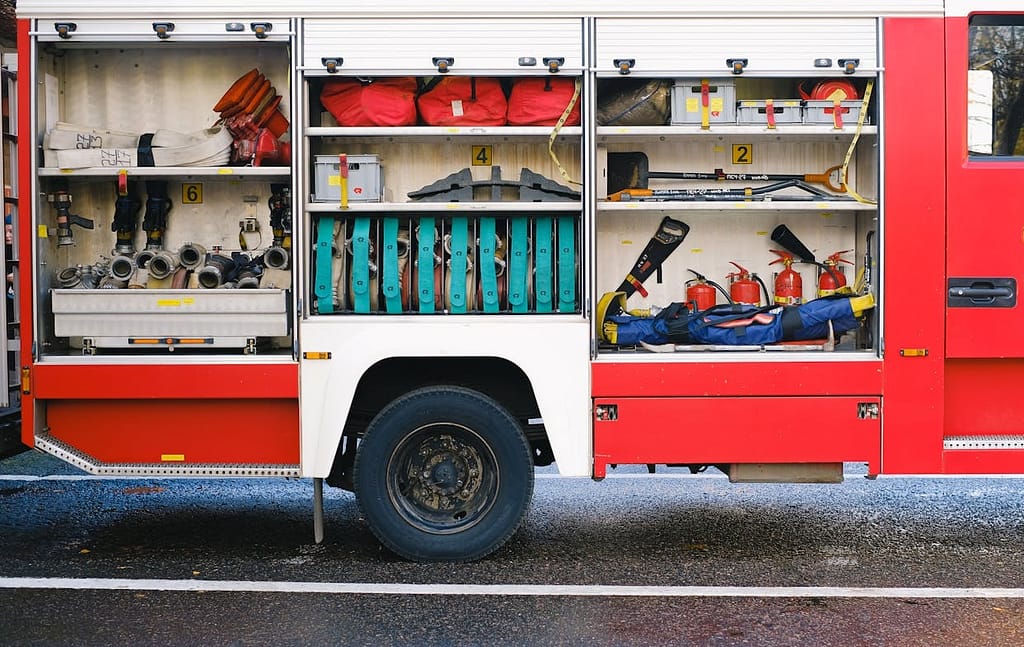 intérieur d'un camion de pompier aménagé