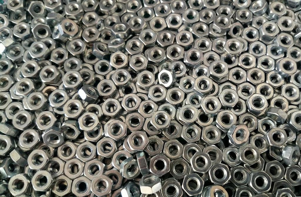 milliers de boulons en argent
