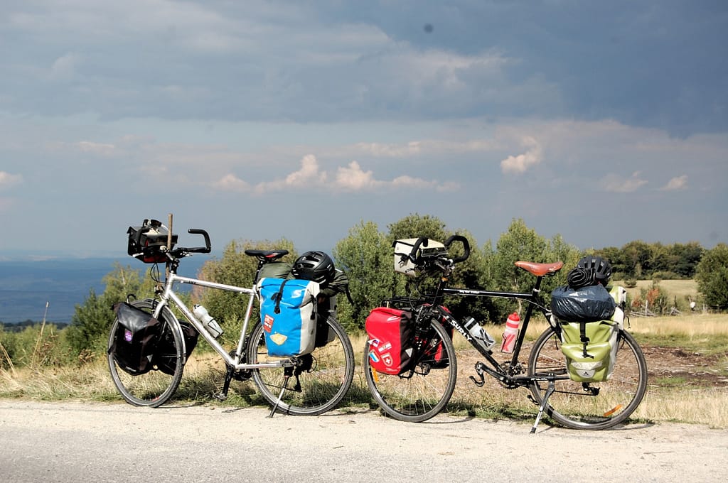 deux vélos de voyage