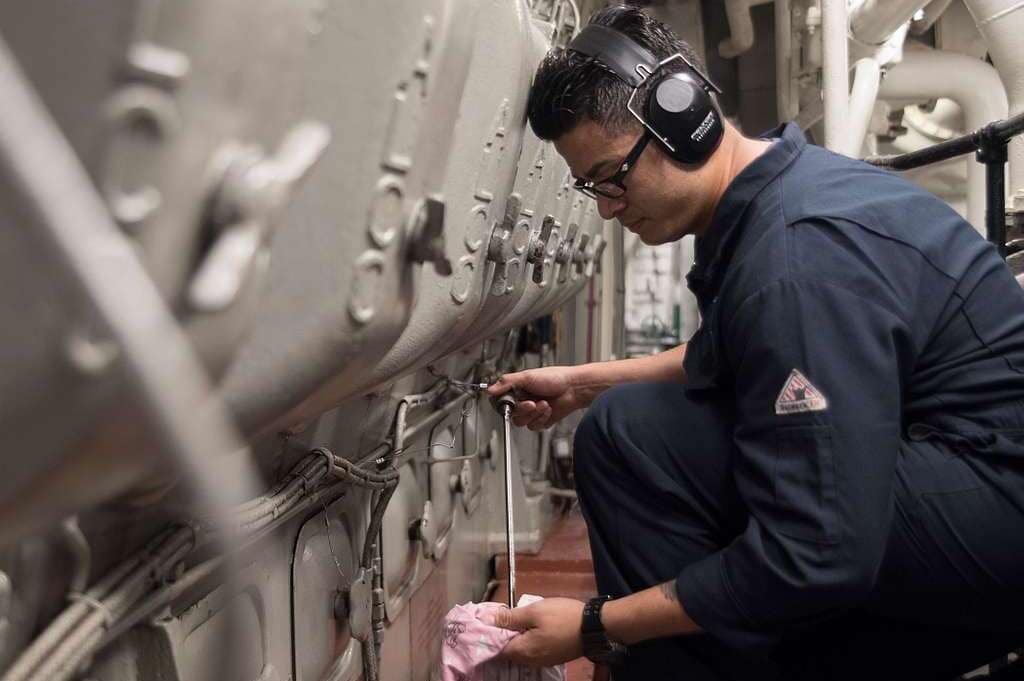 Maintenance d'un générateur dans un bateau
