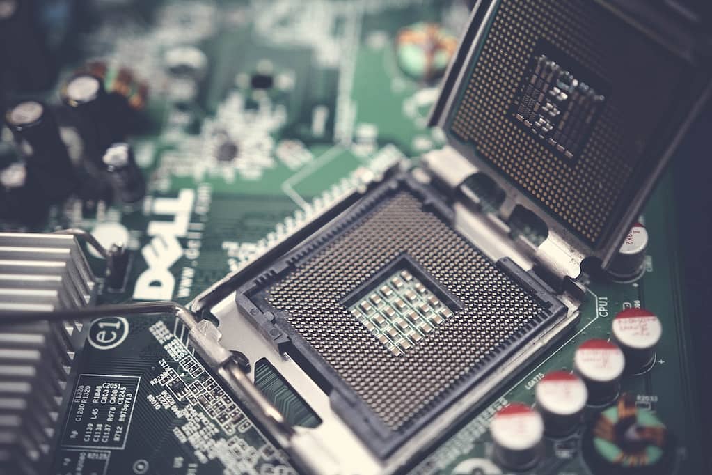 circuit électronique qui contient des semi-conducteurs