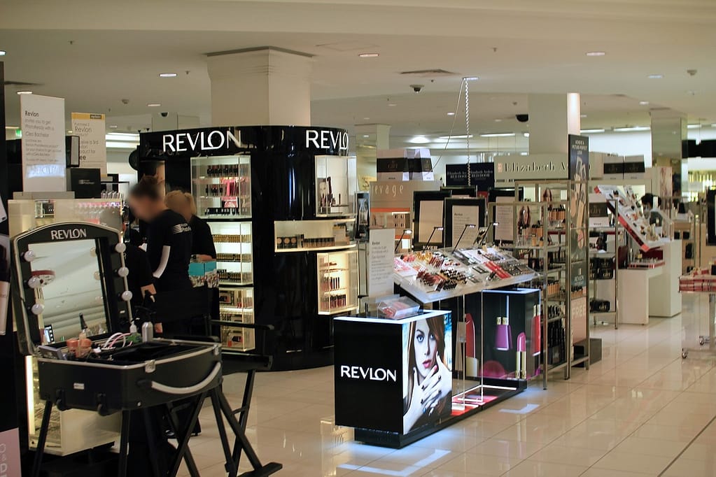 vente de produits cosmétiques et de parfums dans un aéroport
