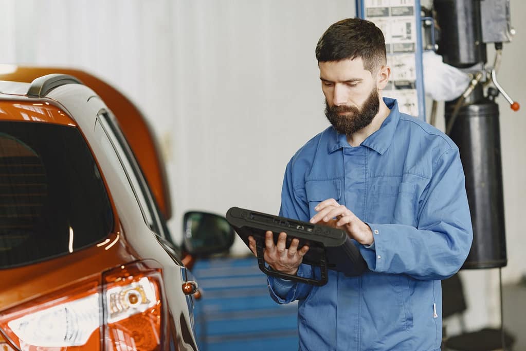inspection d'un véhicule lors d'un contrôle technique