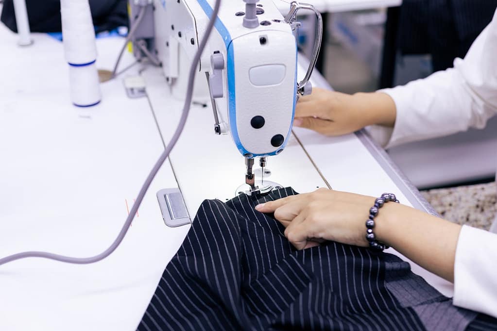 machines à coudre utilisée pour la façonnage de vêtements