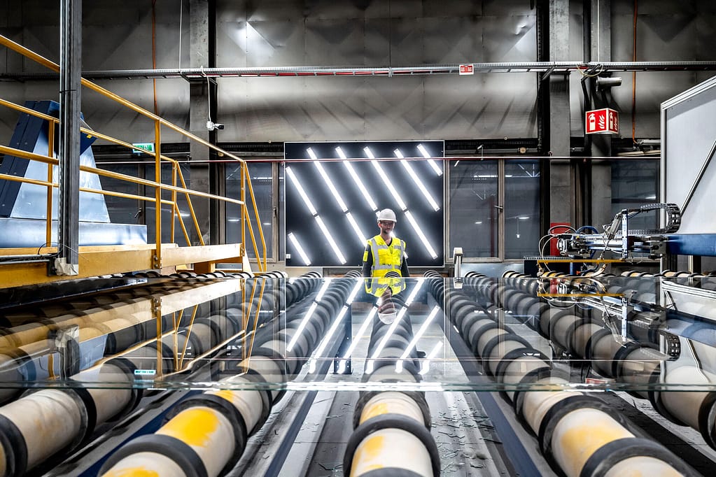 fabrication d'une plaque de verre dans un atelier de production
