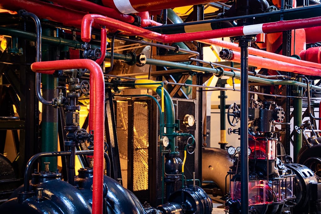 installation industrielle, tuyaux et valves