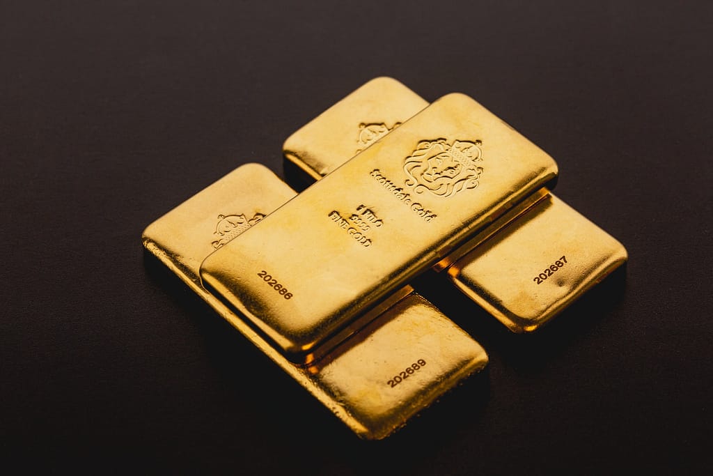plusieurs lingots d'or les uns sur les autres