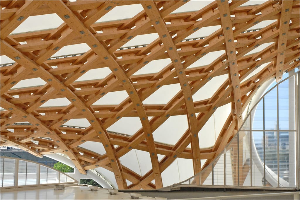 charpente en bois d'un bâtiment public