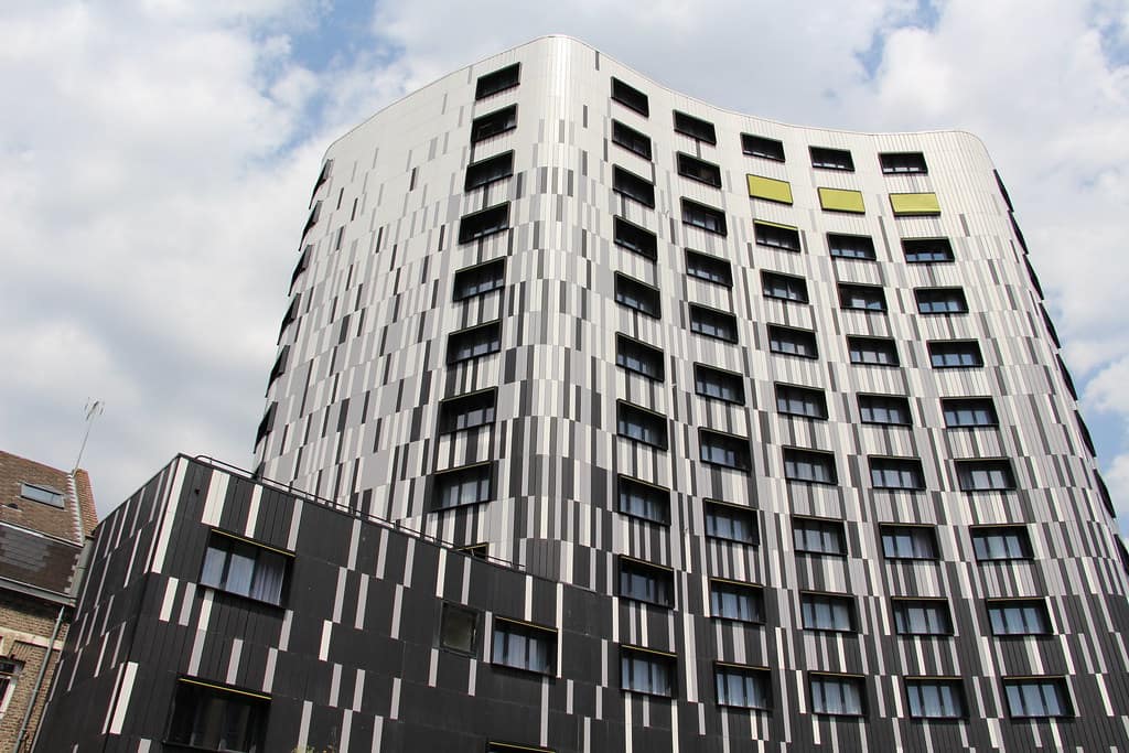 un immeuble d'appart'hôtels en centre-ville