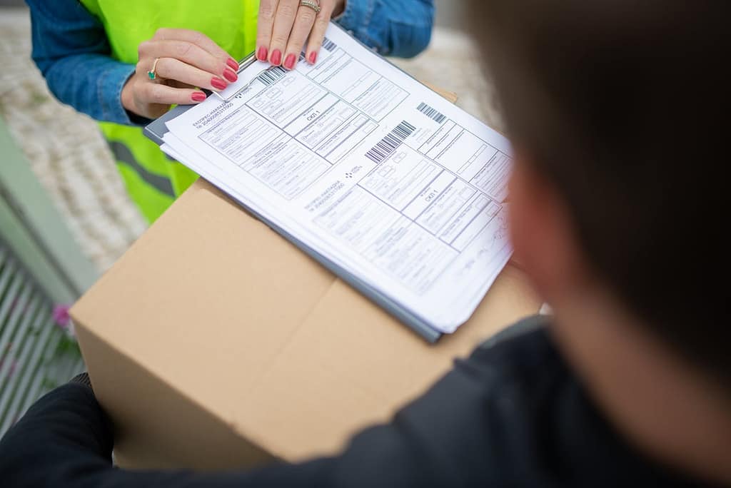 papiers à signer pour la réception d'un colis