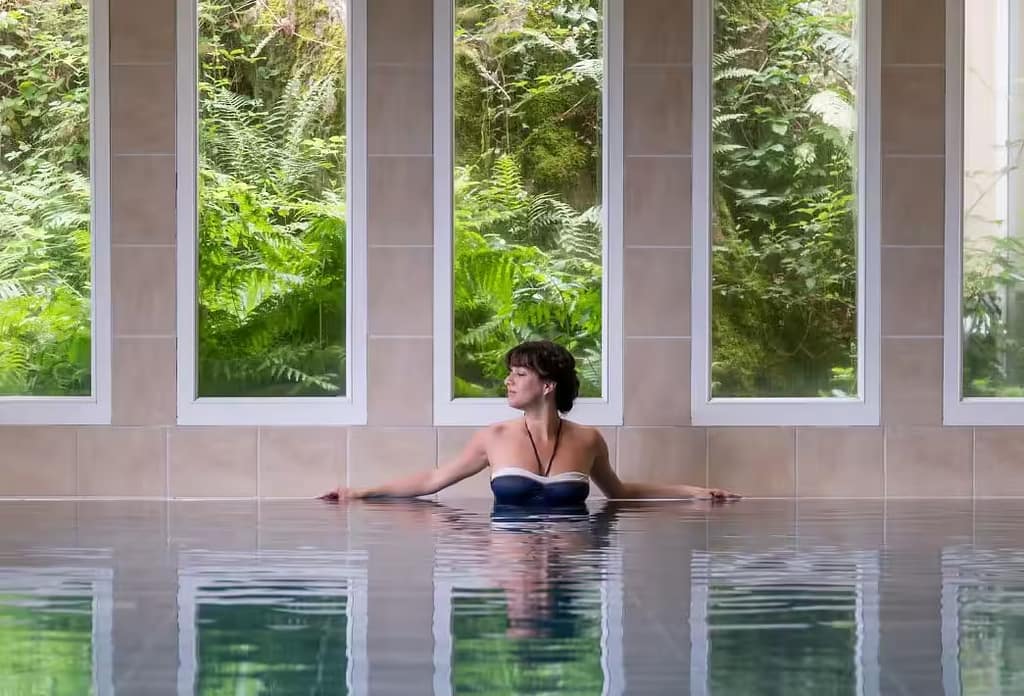 une femme dans une cure de thalassothérapie