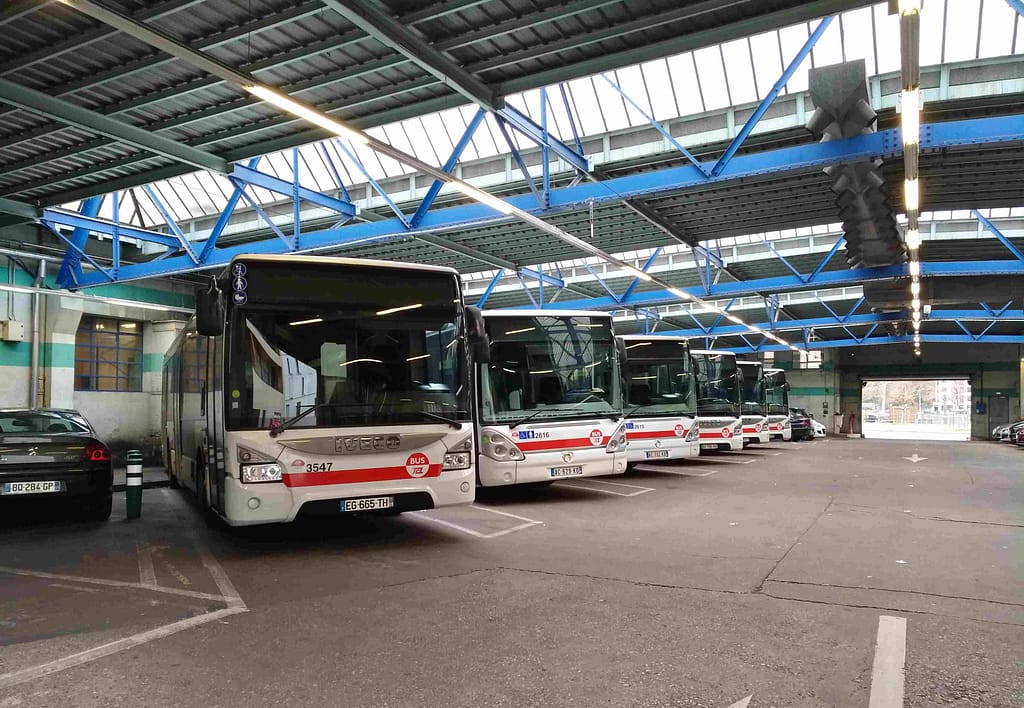 dépôt de bus urbains