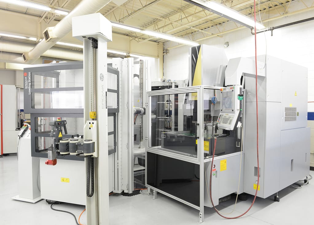 Moules et modèles dans un entrepôt