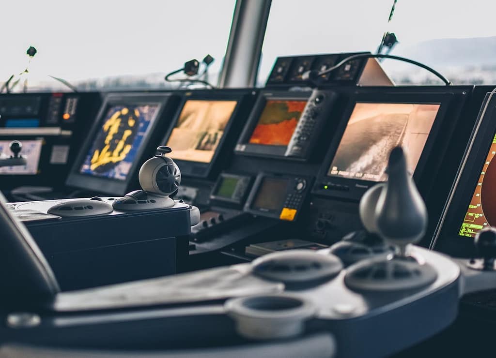 cockpit de navigation d'un navire