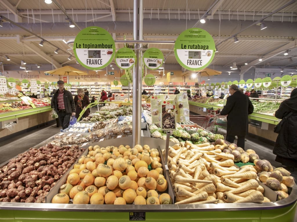 intérieur du magasin Grand Frais spécialisé dans les fruits et légumes