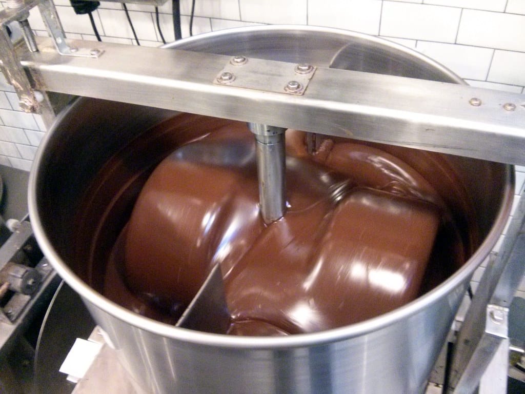 cuve dans une usine qui transforme le chocolat