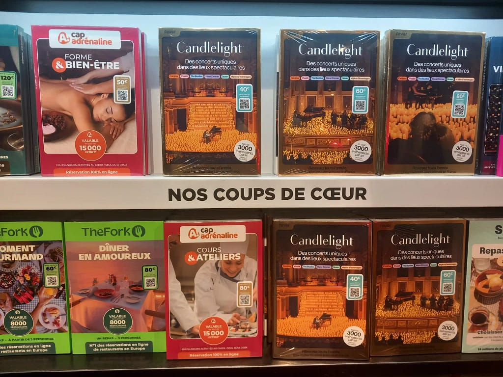 plusieurs coffrets cadeaux personnalisés