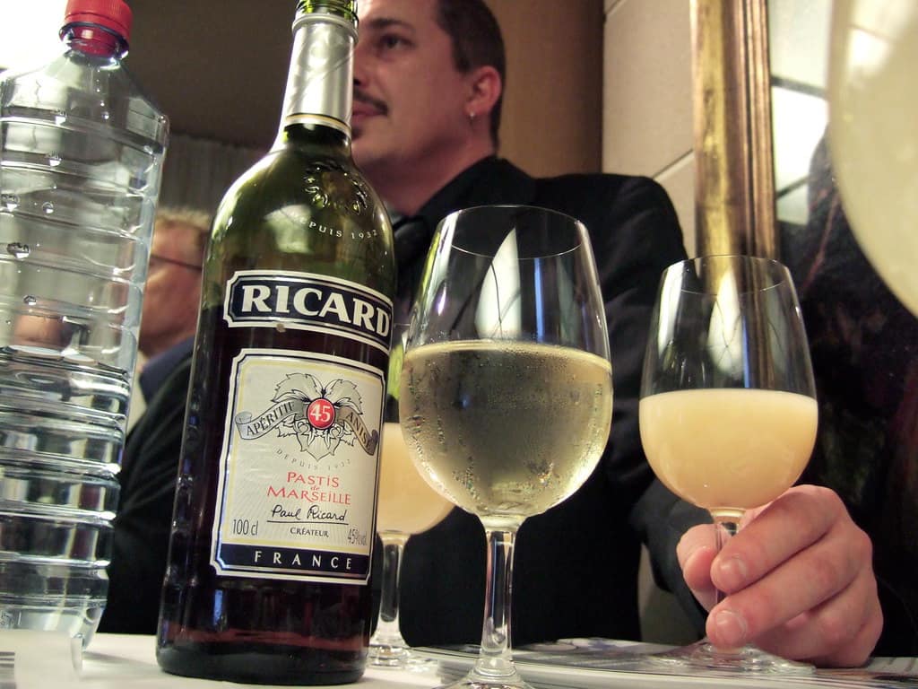 bouteille de Ricard dans un bar