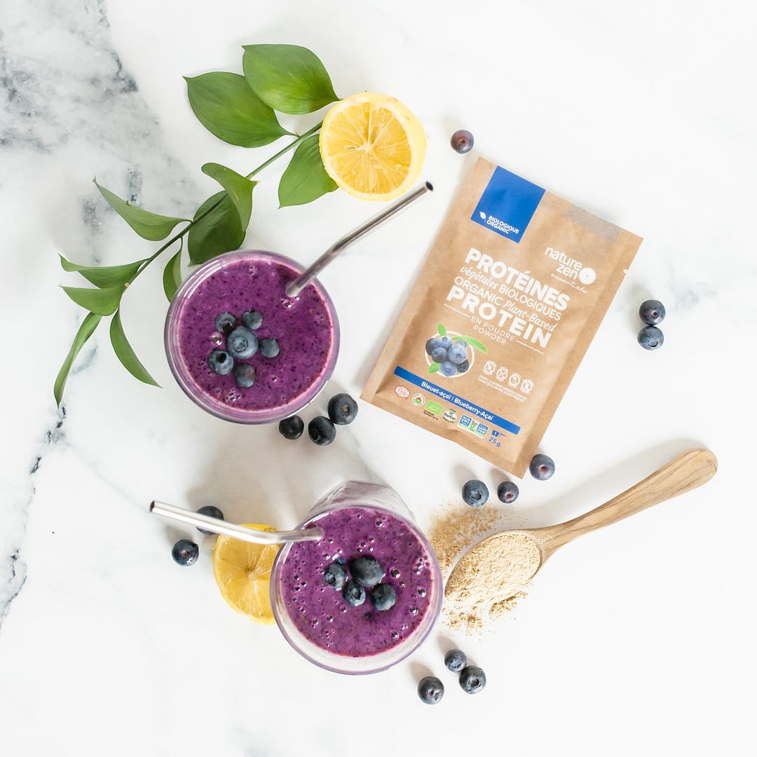 sachet de protéines accompagné de fruits pris dans le cadre de la nutrition sportive