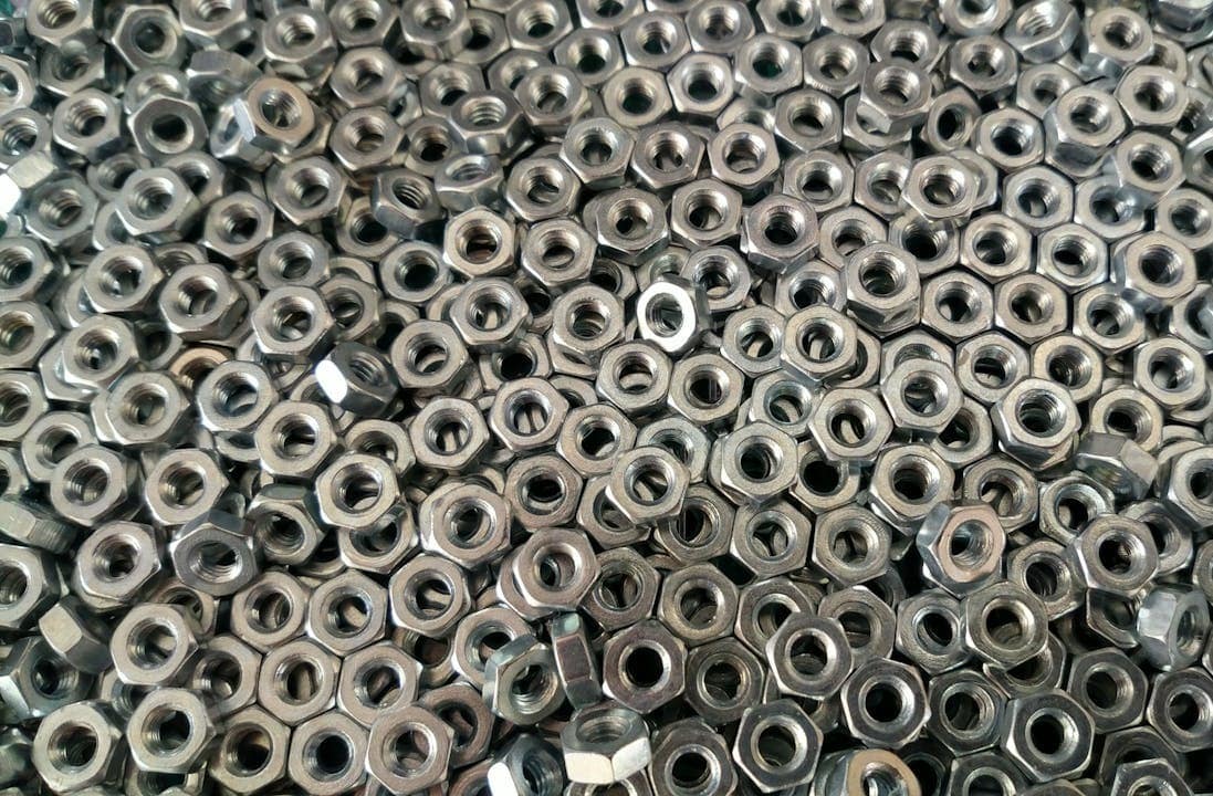milliers de boulons en argent