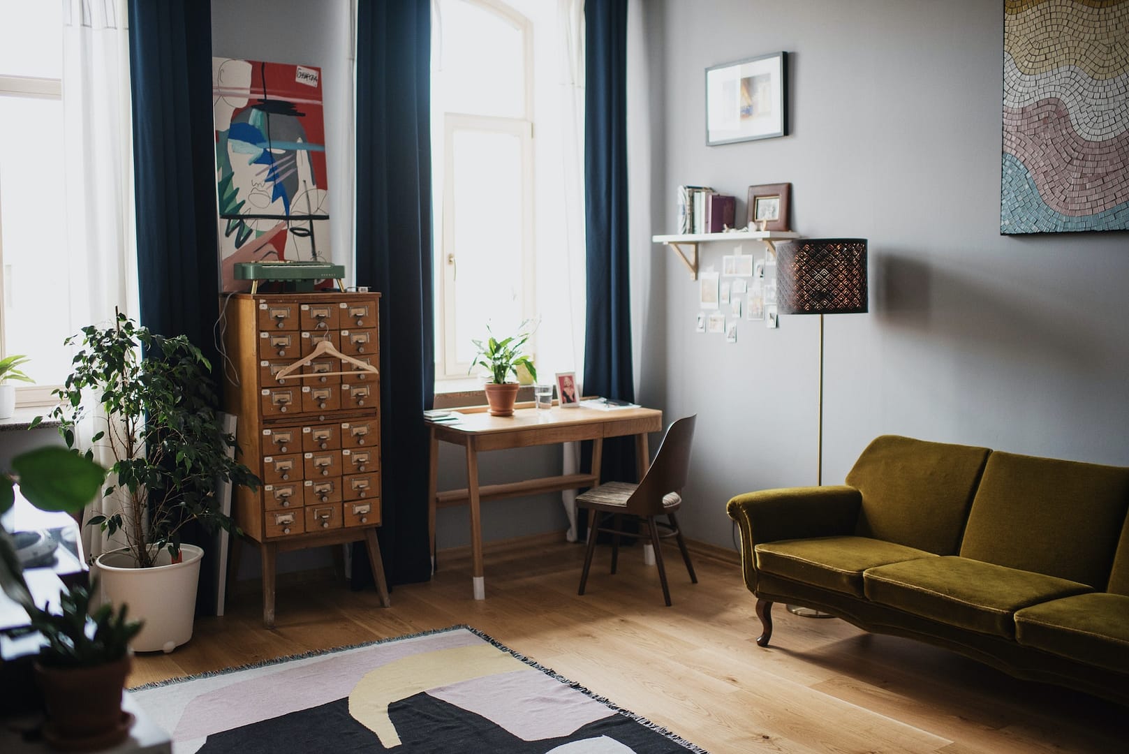 intérieur d'un appartement bien décoré