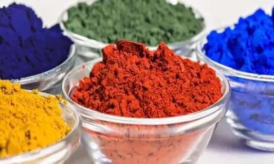 plusieurs couleurs de pigments naturels