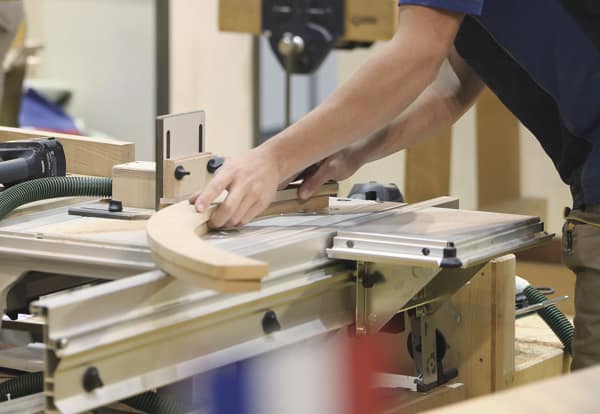 toupie à bois utilisée dans un atelier