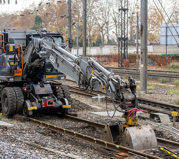 Équipement BTP sur une voie ferrée