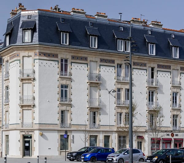 Ensemble mixte de bureaux et de logements