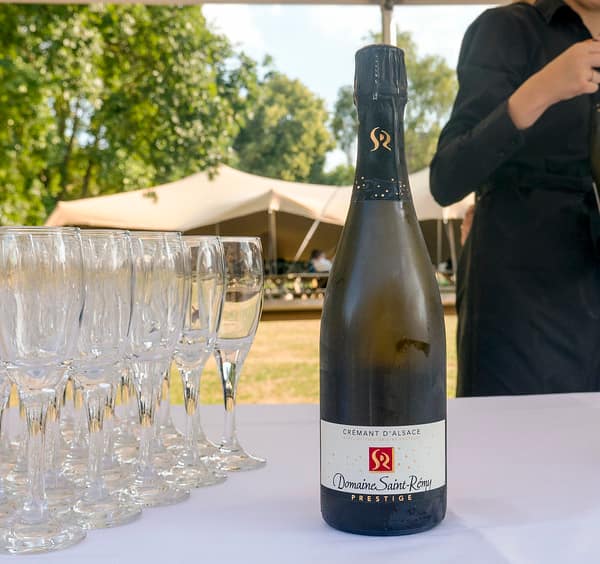 bouteille de crémant d'Alsace lors d'un cocktail