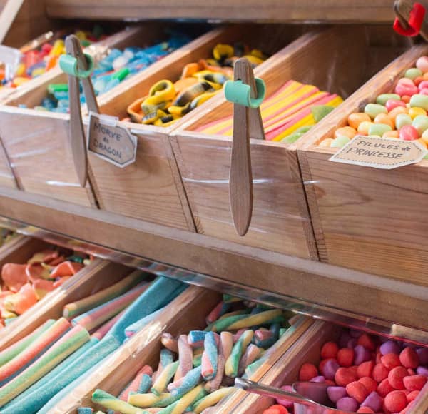 intérieur d'un magasin de bonbons à Paris
