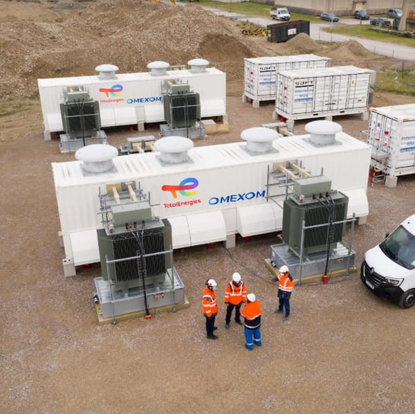 batteries stationnaires de Saft, filiale de TotalEnergies