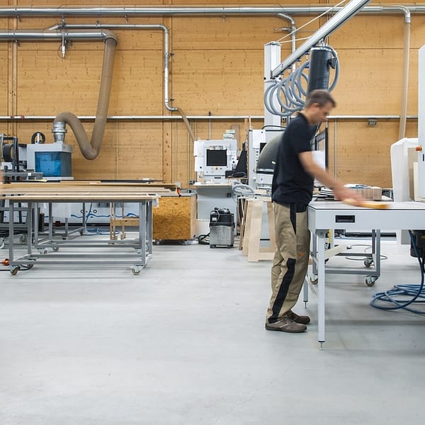 Machine-outils à bois utilisée dans une scierie