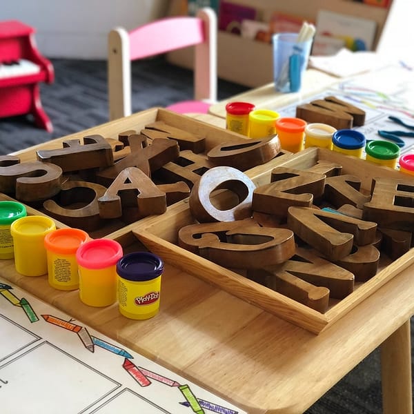 salle de jeu pour enfants à l'intérieur d'une crèche privée