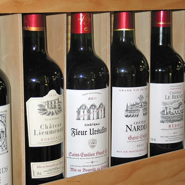 plusieurs bouteilles de vin dans un packaging