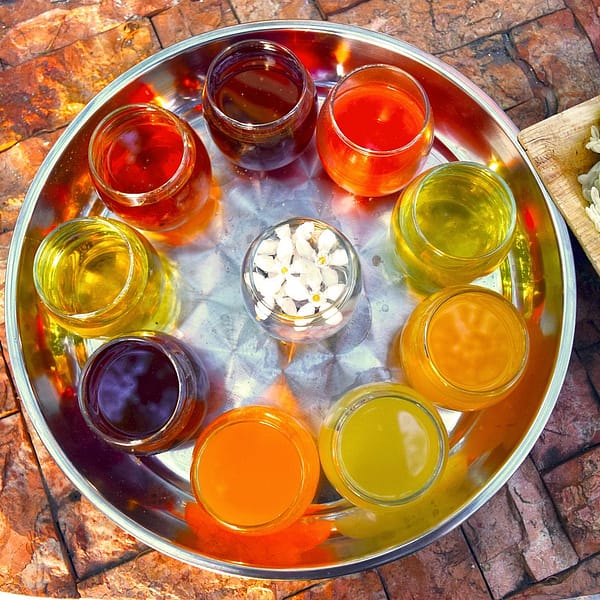 plusieurs verres de sirop avec différents parfums