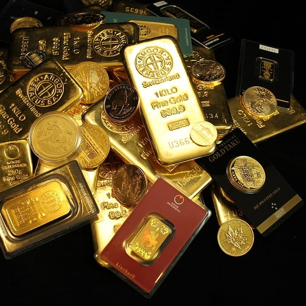lingots et pièces d'or de différents poids