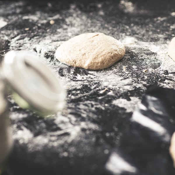 pains artisanaux faits avec de la farine et des levures