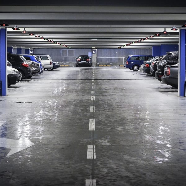 étage d'un parking souterrain en France