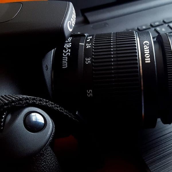 appareil photo Canon sur un ordinateur