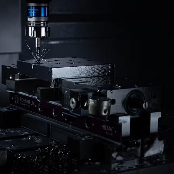 outil de mécanique industrielle dans une usine