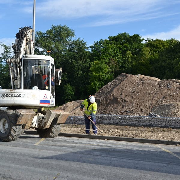 travaux de réparation d'une route