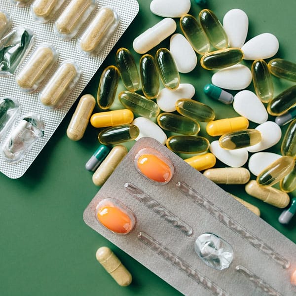 médicaments dans différents emballages