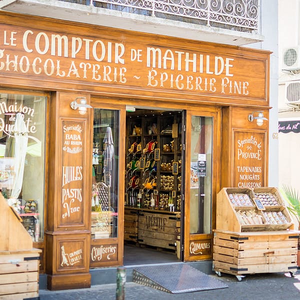 devanture d'une épicerie fine et chocolaterie