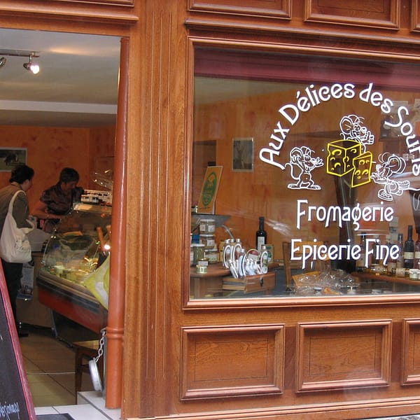 entrée d'une épicerie fine et fromagerie