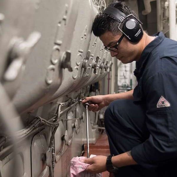 Maintenance d'un générateur dans un bateau