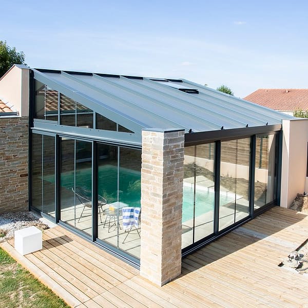 véranda abritant une piscine