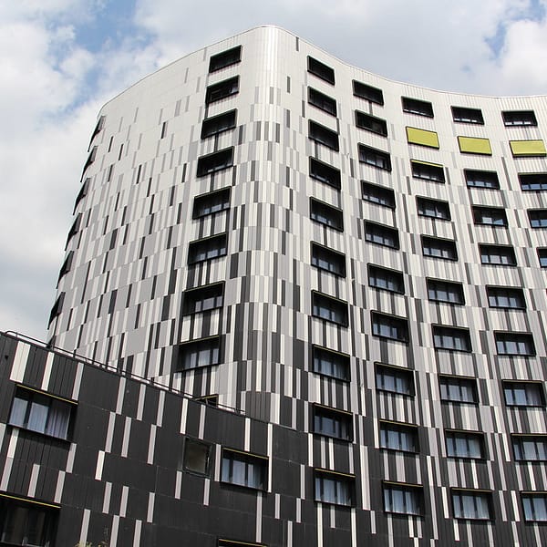 un immeuble d'appart'hôtels en centre-ville