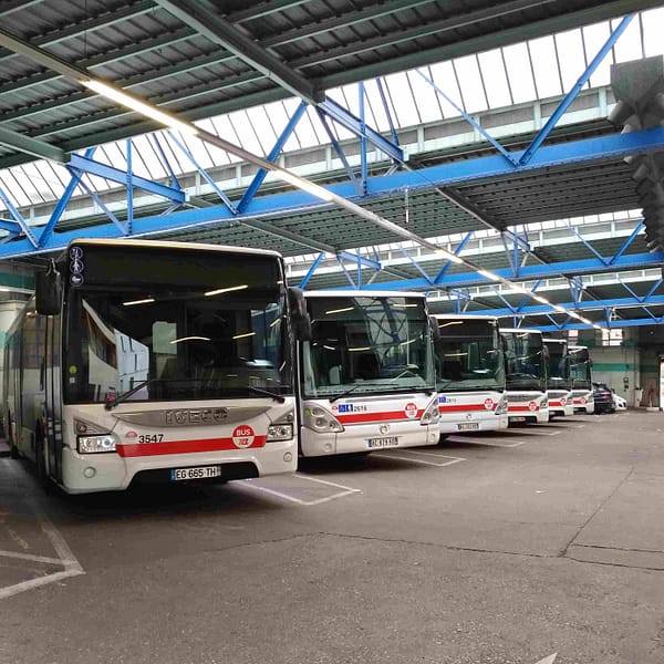 dépôt de bus urbains